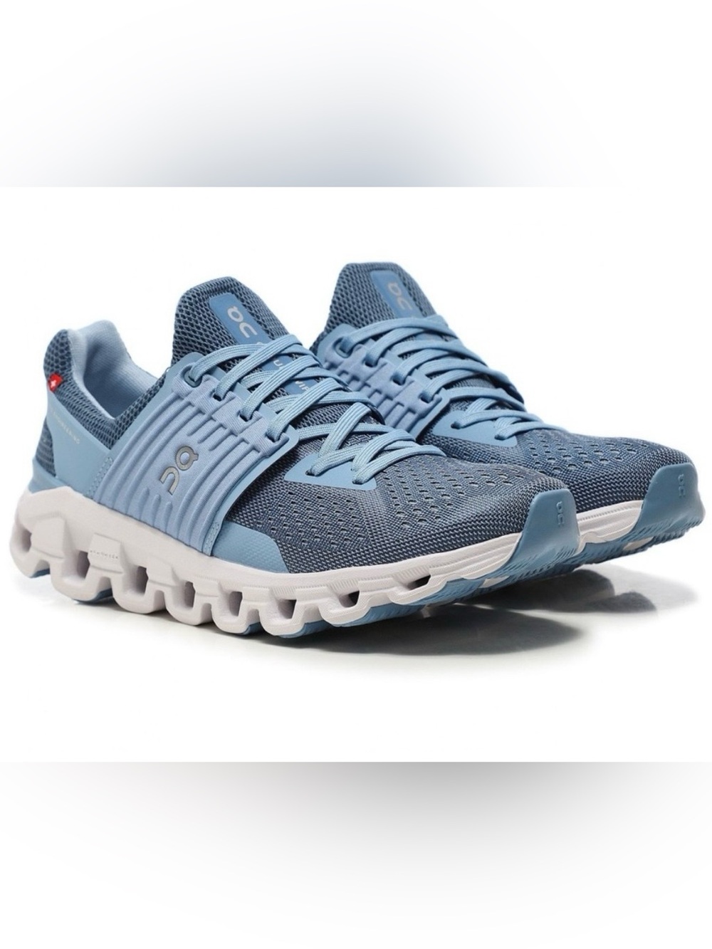 On Running Women's Light Blue Cloud-Inspired Running Shoes; Size 7